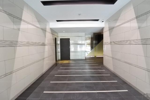 27/30 エントランス