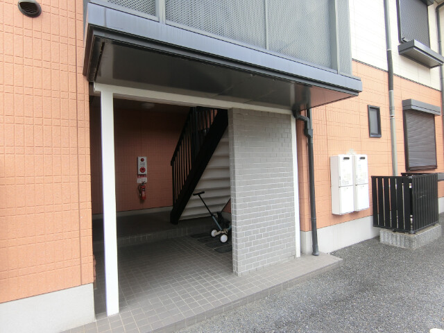 26/30 エントランス