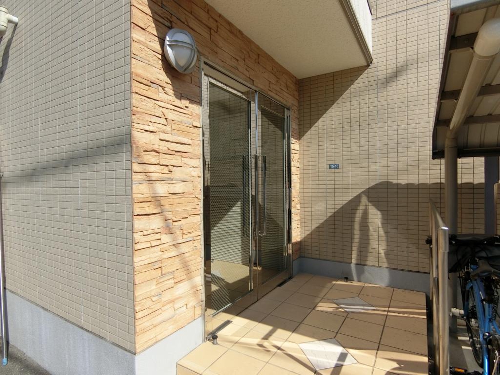 26/30 エントランス