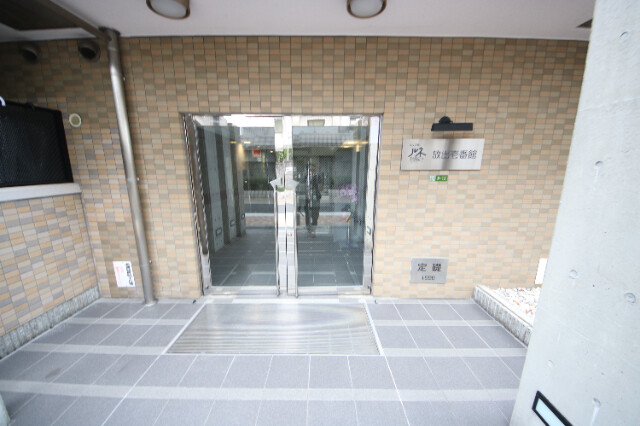 27/30 エントランス