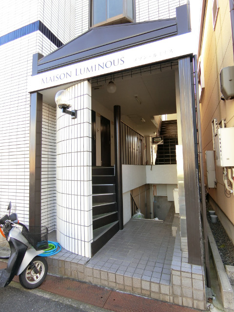 27/30 エントランス