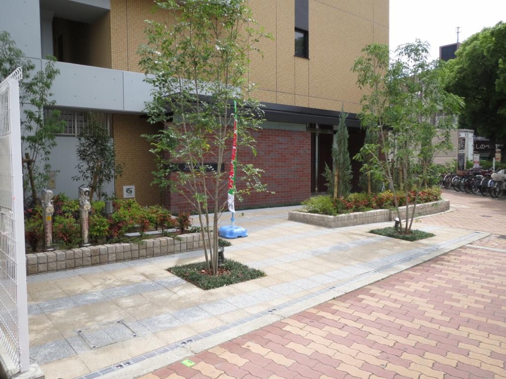 28/30 エントランス