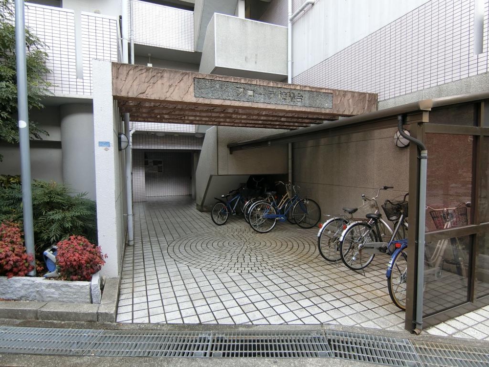 25/30 エントランス