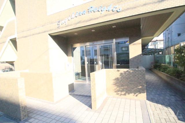 27/30 エントランス