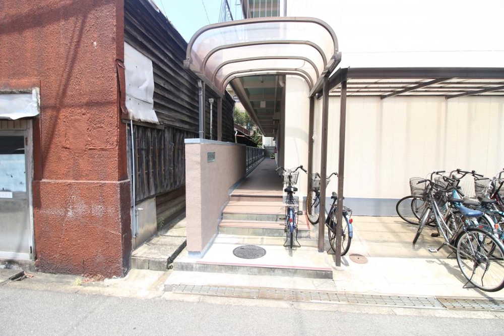 20/30 エントランス