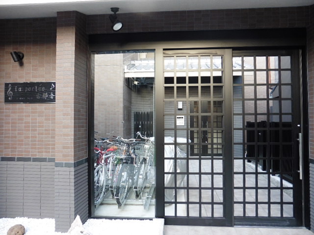 2/3 エントランス