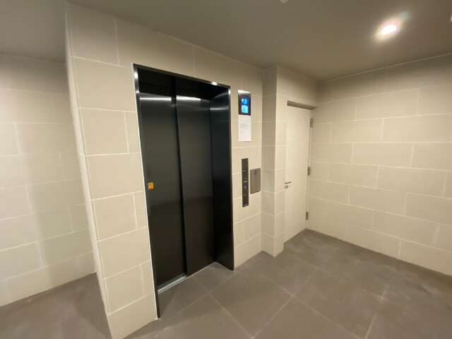 27/30 エントランス