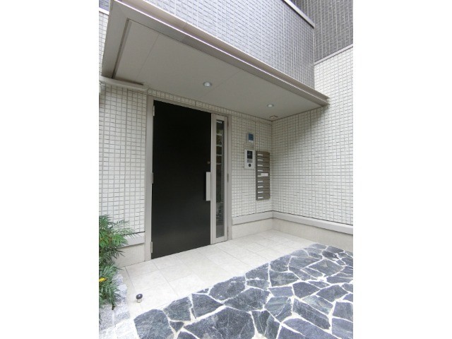 28/30 エントランス