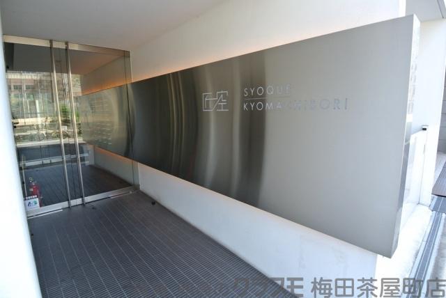 27/27 エントランス