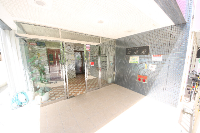 23/30 エントランス