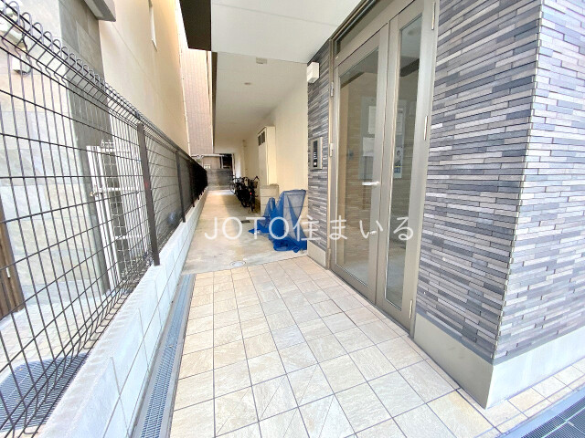 27/30 エントランス