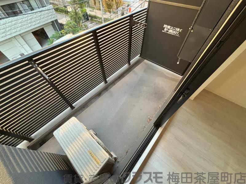 21/30 バルコニー