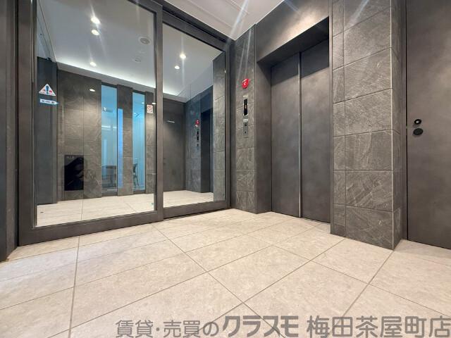 28/30 エントランス