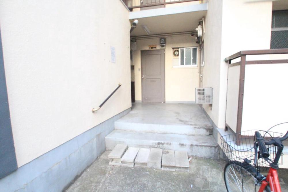 26/30 エントランス