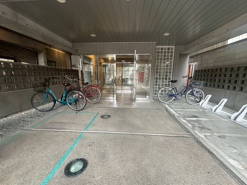 26/29 エントランス