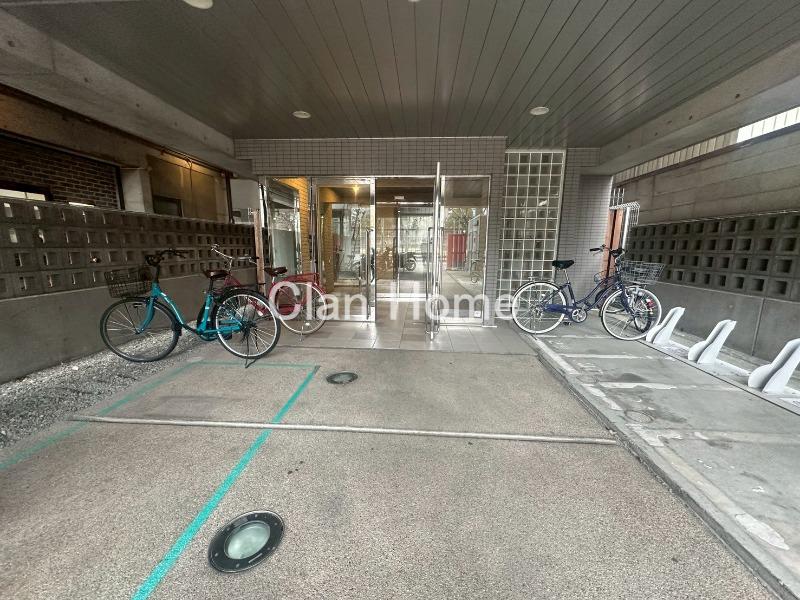 26/29 エントランス