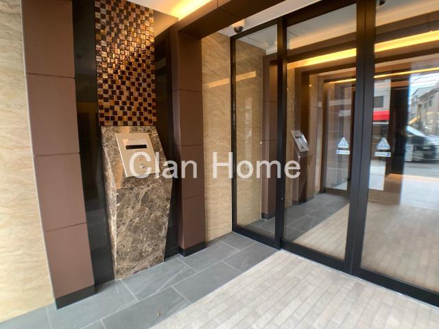 24/30 エントランス