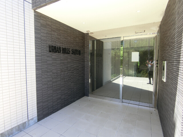 26/30 エントランス