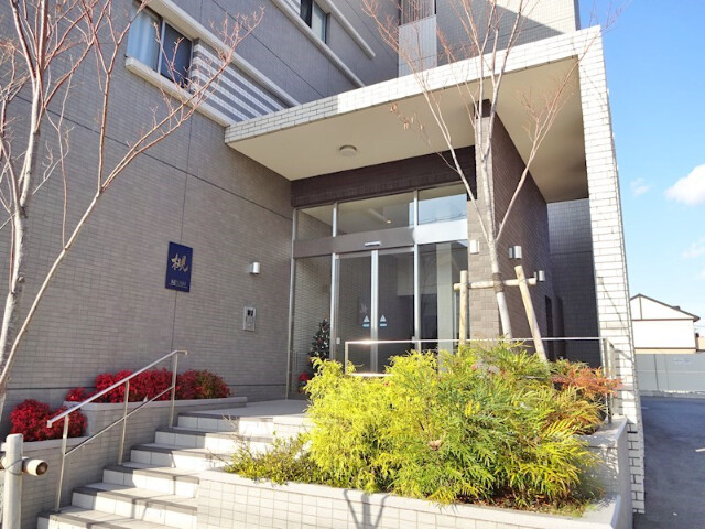 26/30 エントランス