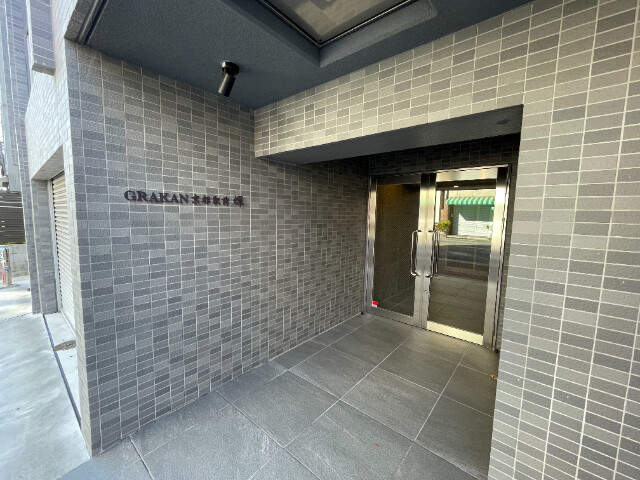 23/24 エントランス