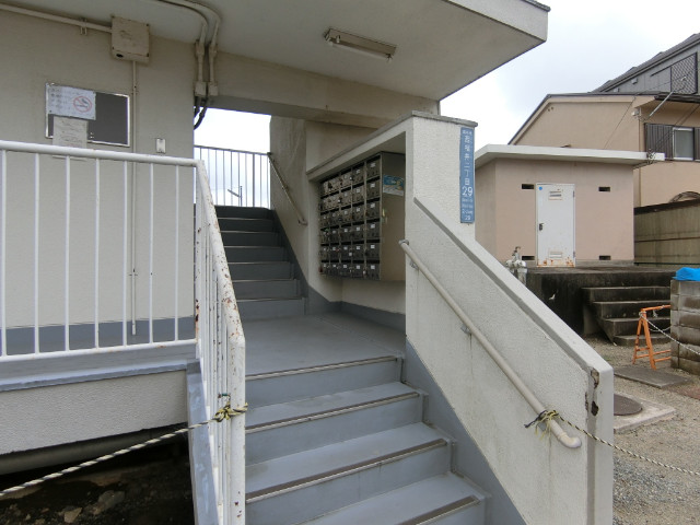 26/30 エントランス