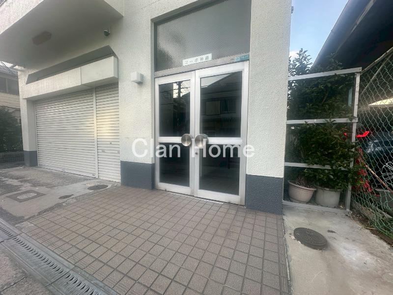 25/30 エントランス