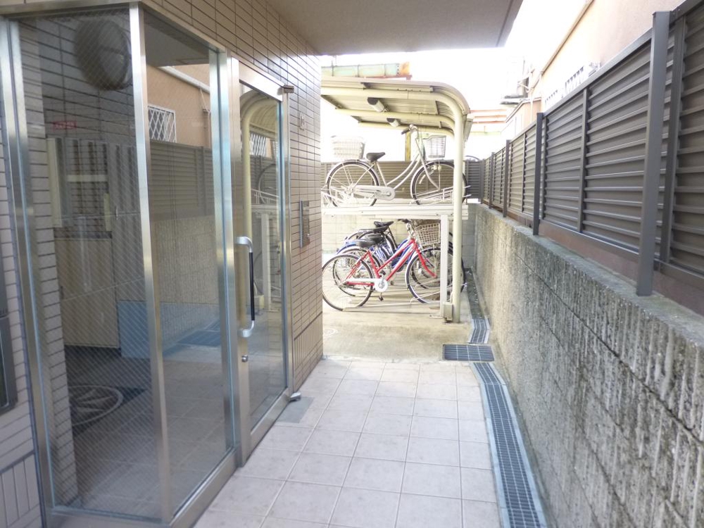 26/30 エントランス