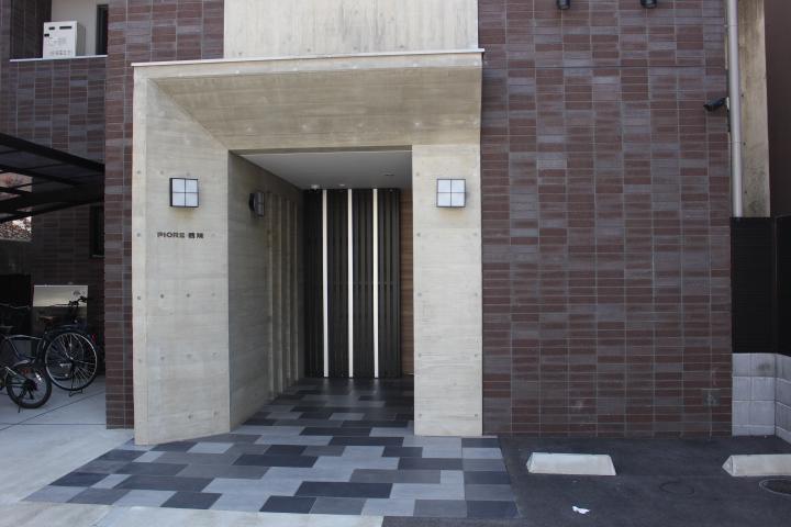 24/30 エントランス