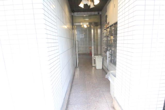 24/30 エントランス