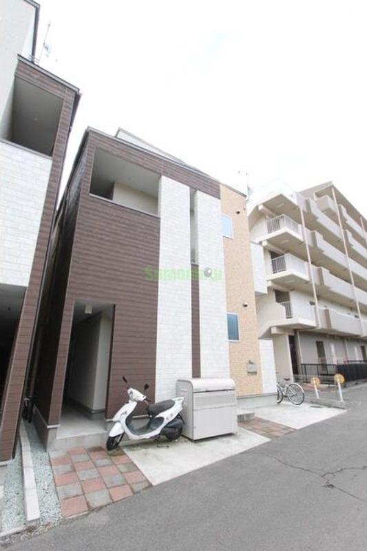 14/14 エントランス