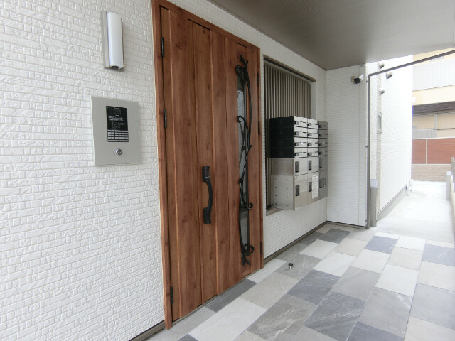 27/30 エントランス