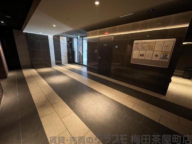 28/30 エントランス