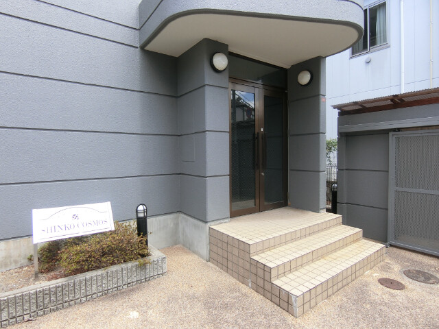 23/30 エントランス