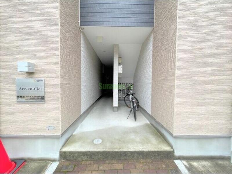 16/21 エントランス