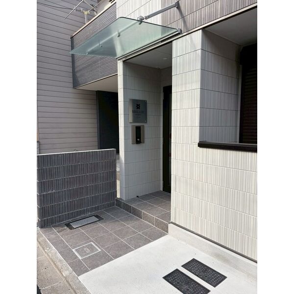 17/18 エントランス