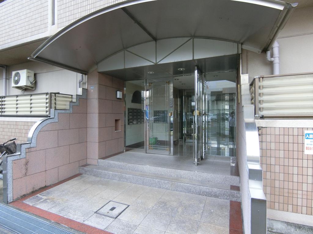 26/30 エントランス