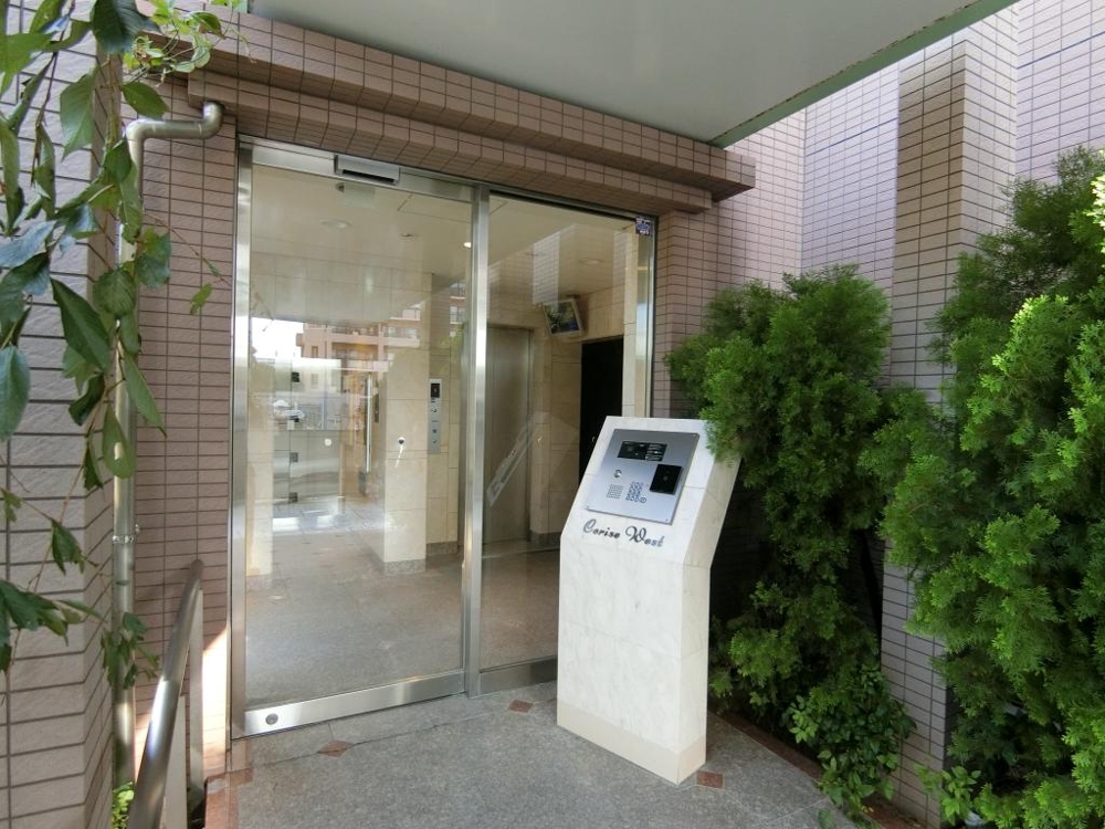 25/30 エントランス