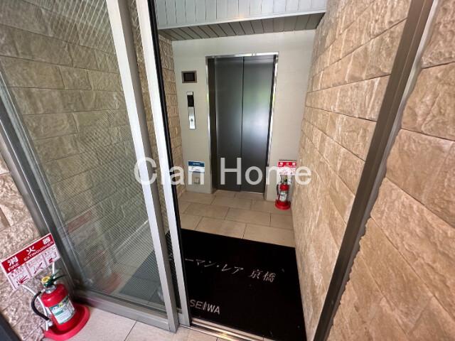 18/29 エントランス