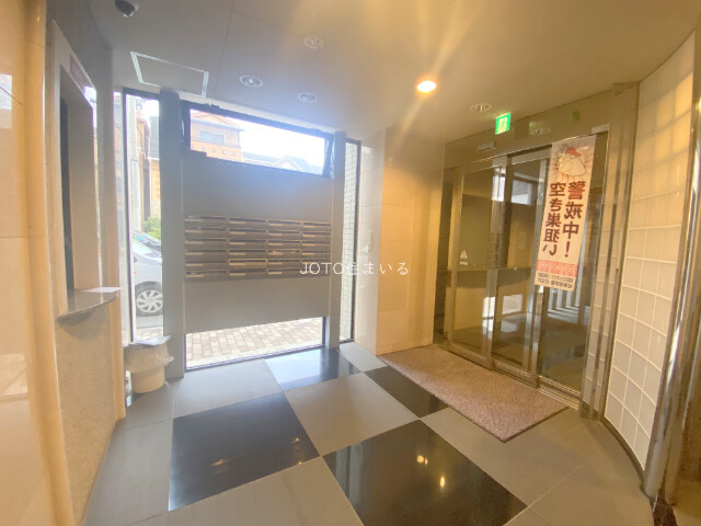 27/30 エントランス