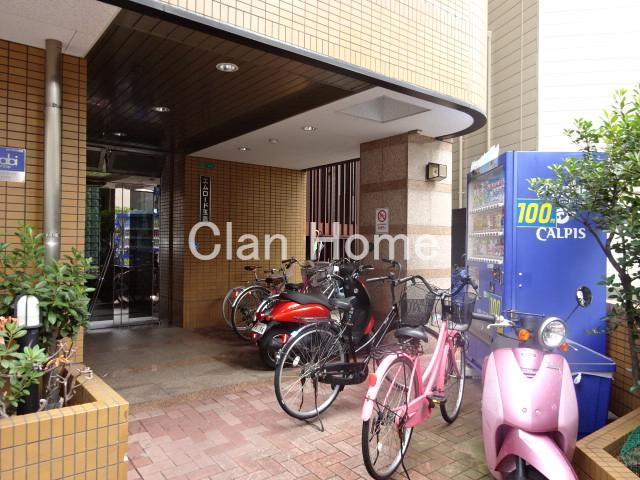 27/30 エントランス