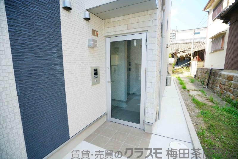 26/30 エントランス