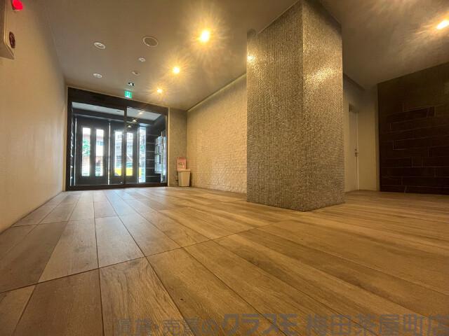 28/30 エントランス