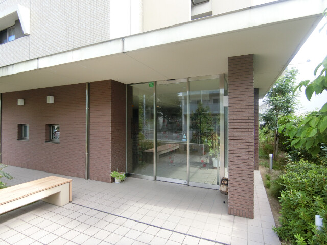 27/30 エントランス