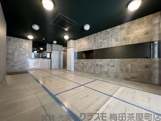 27/30 エントランス