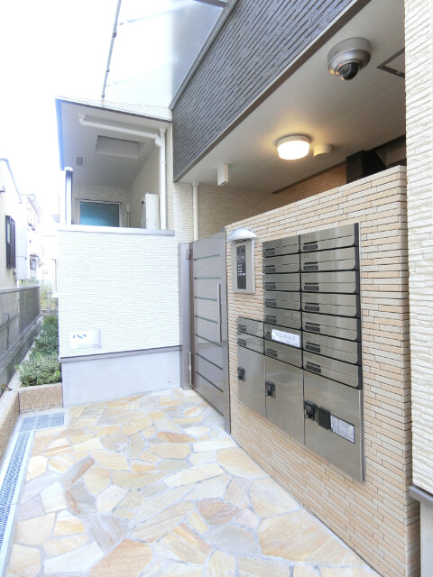 27/30 エントランス