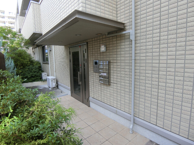 27/30 エントランス