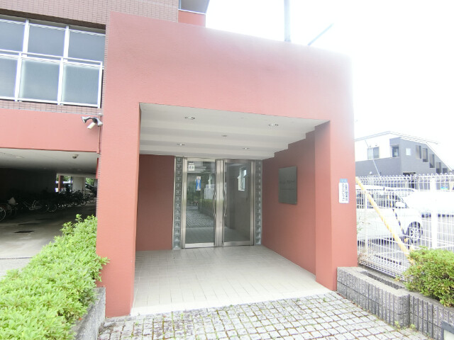 26/30 エントランス