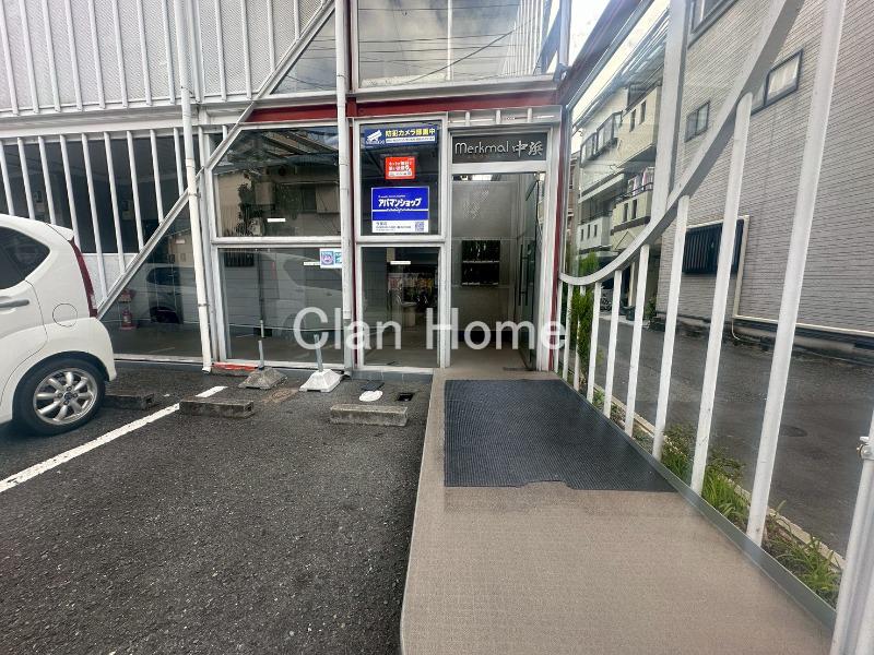 24/27 エントランス