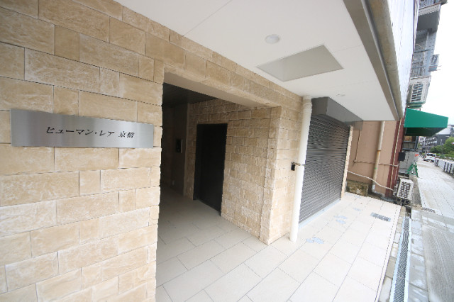 28/30 エントランス