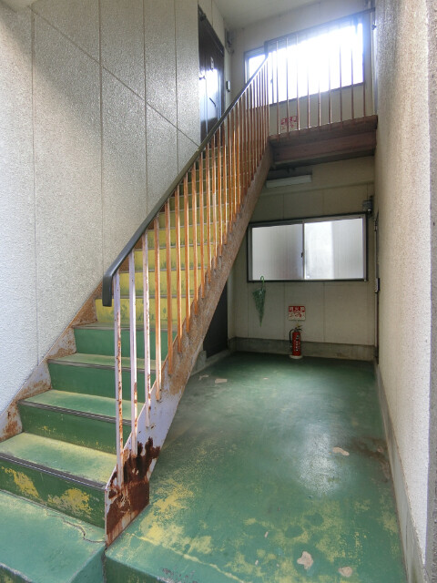 27/30 エントランス